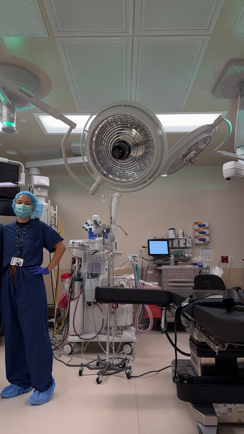 Vector technician portrait in the OR