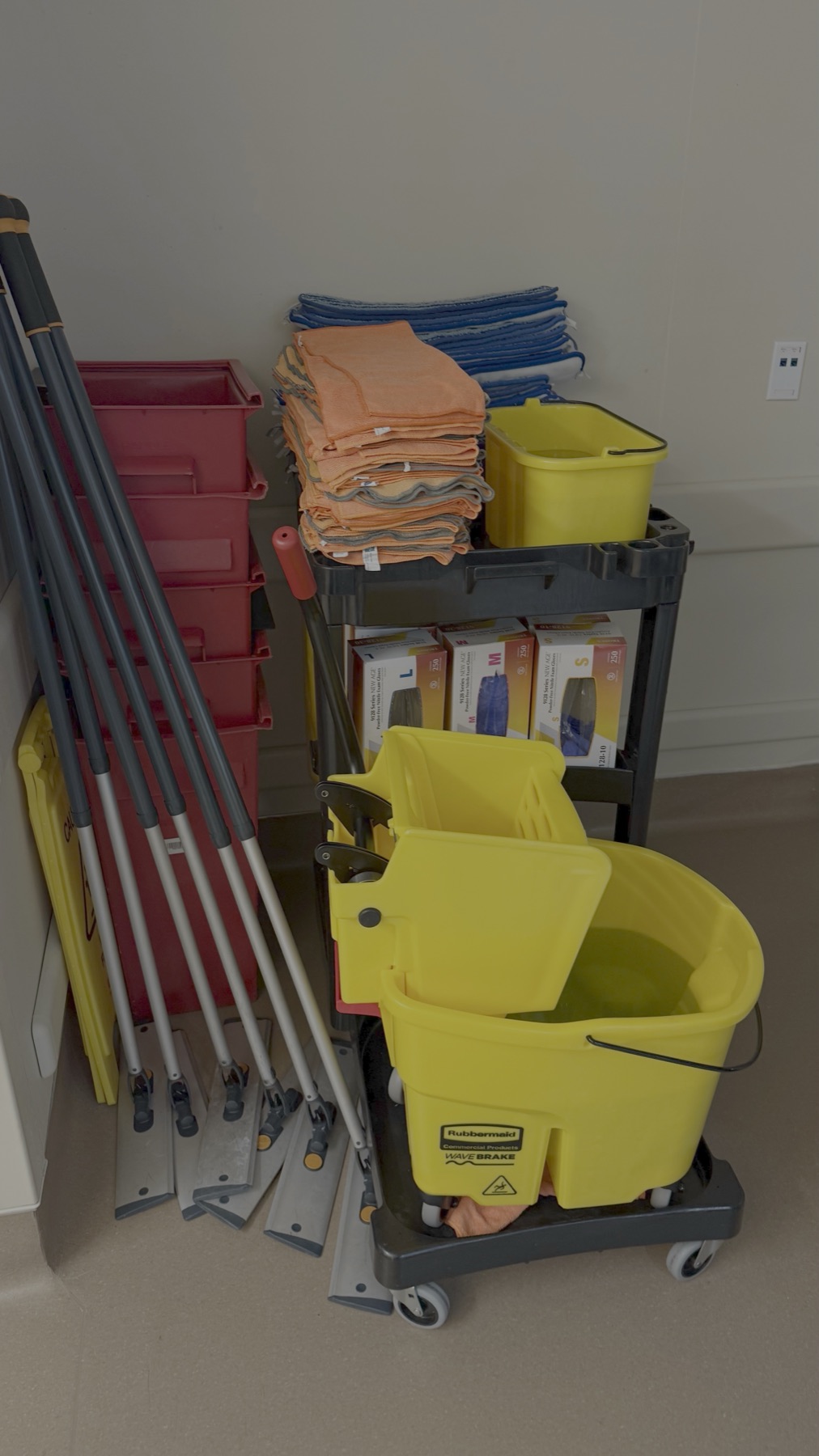 OR cleaning cart and mop system