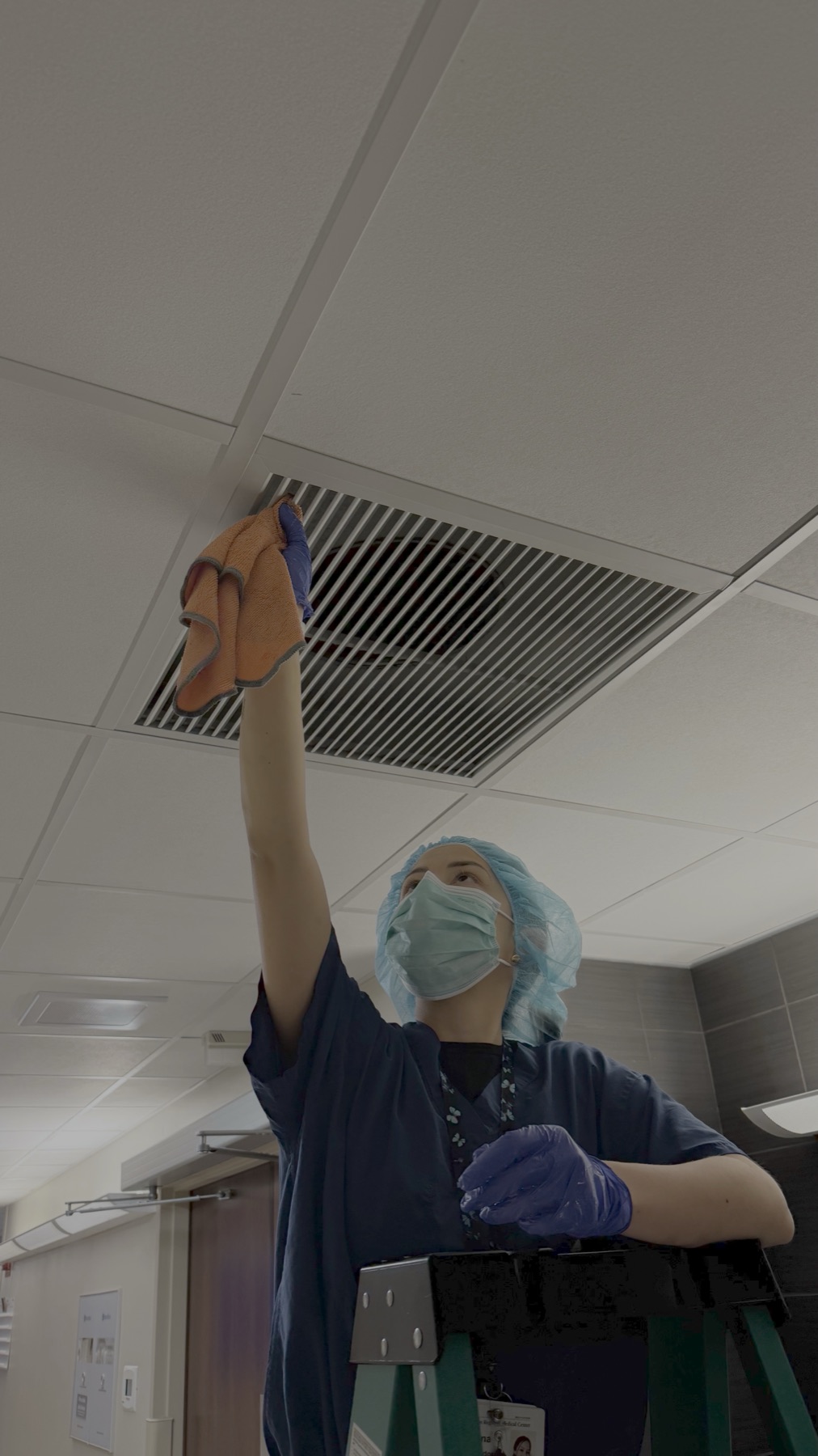 Reaching a ceiling return grille