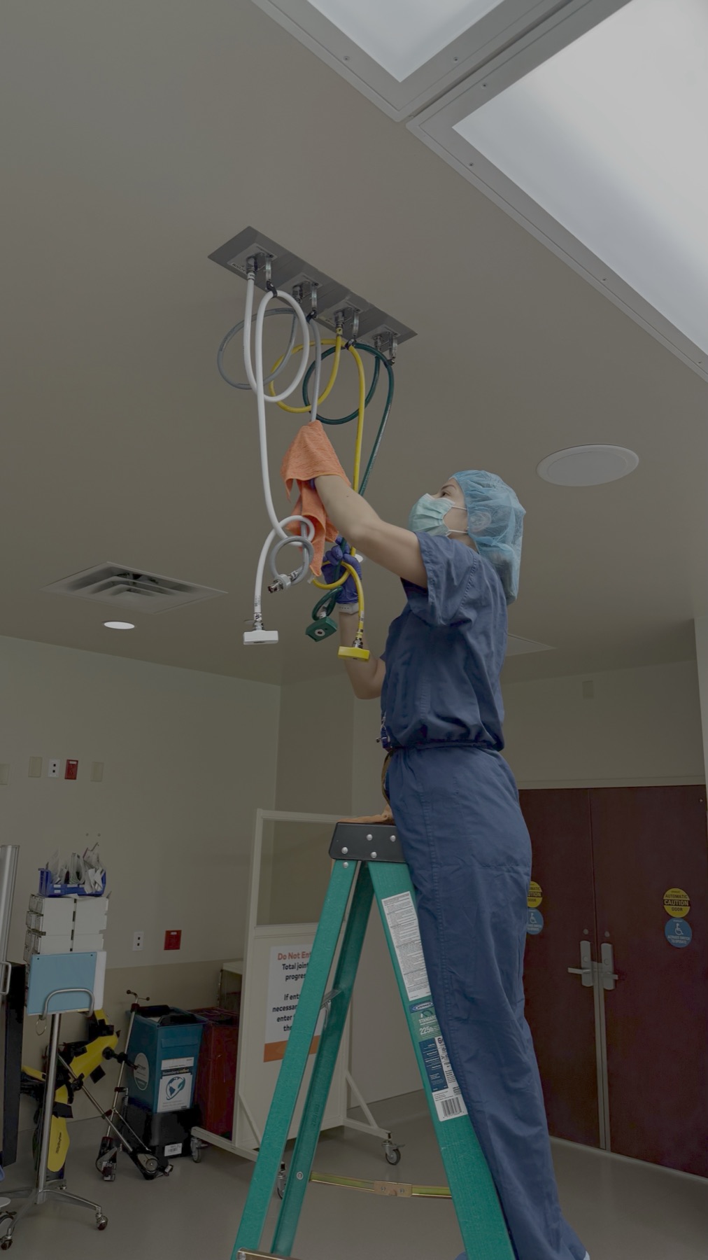 Overhead boom cleaning detail